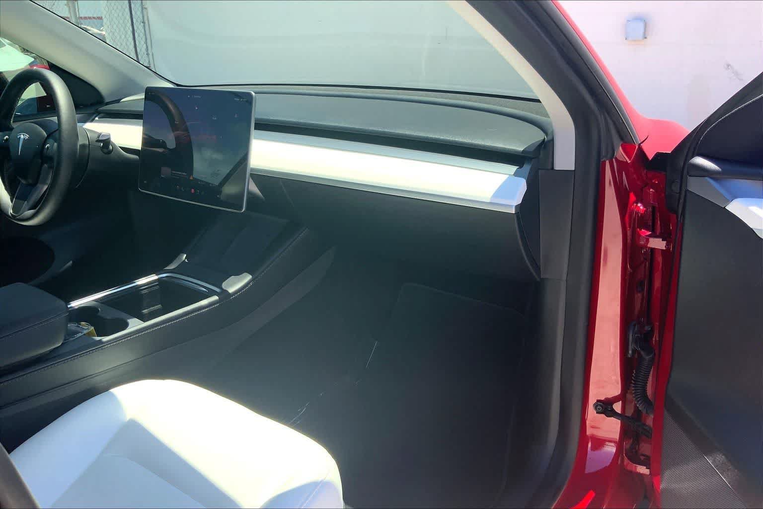 Used 2022 Tesla Model Y Performance AWD/4WD image 23