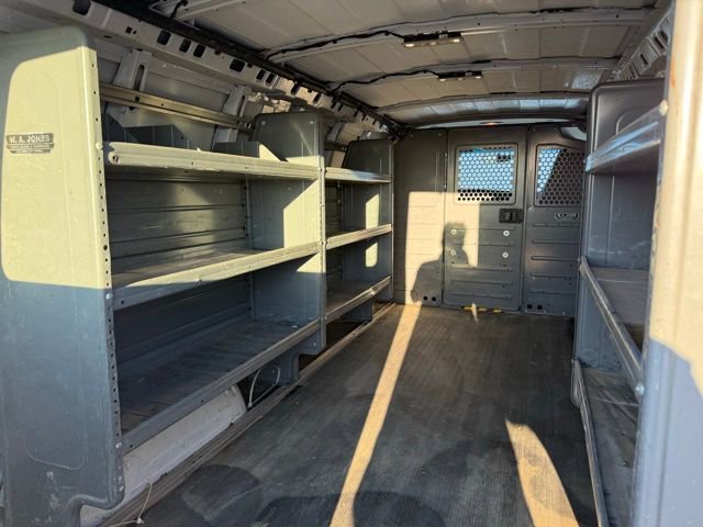 Used 2017 Chevrolet Express 2500 Extended image 9