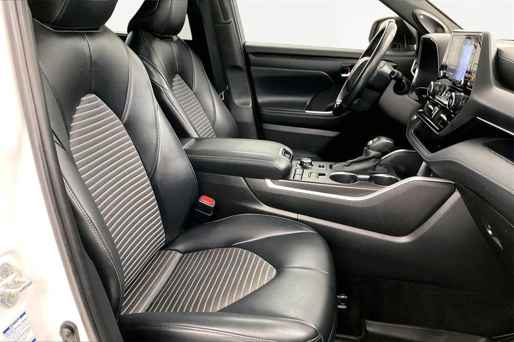 Used 2022 Toyota Highlander XSE image 24
