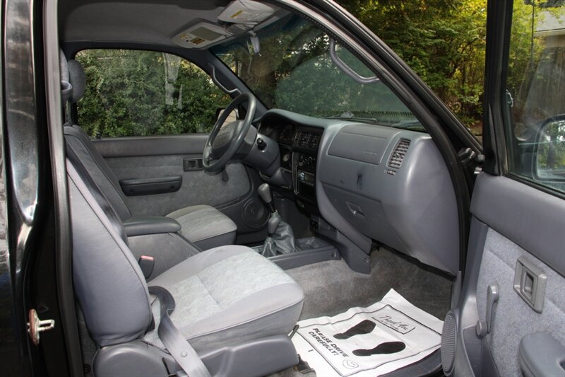 Used 2000 Toyota Tacoma 4x4 Regular Cab image 6