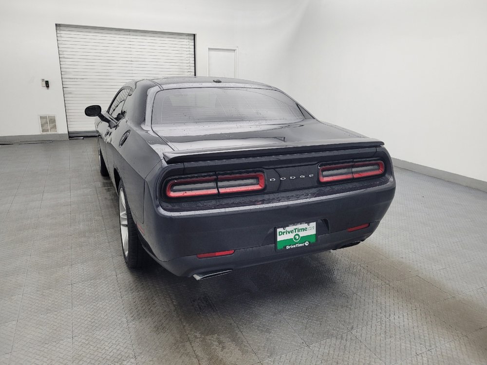 Used 2017 Dodge Challenger R/T RWD image 6