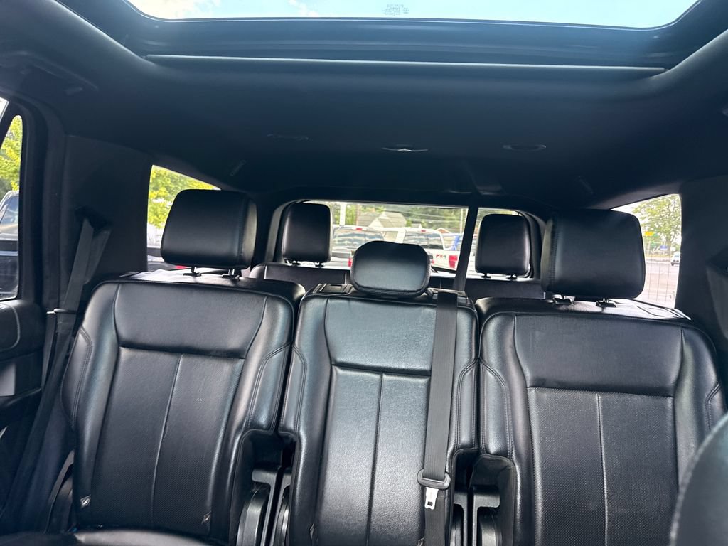 Used 2019 Ford Expedition XLT w/ Equipment Group 202A AWD/4WD image 45