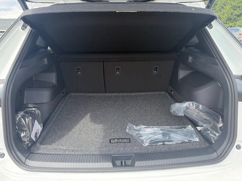 New 2026 Volkswagen Tiguan SE R-Line AWD/4WD image 6