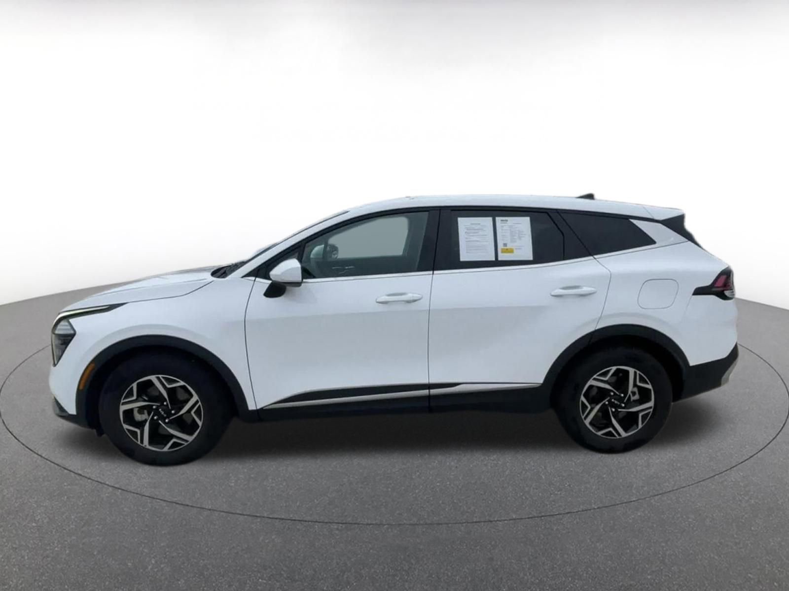 Used 2025 Kia Sportage LX image 9