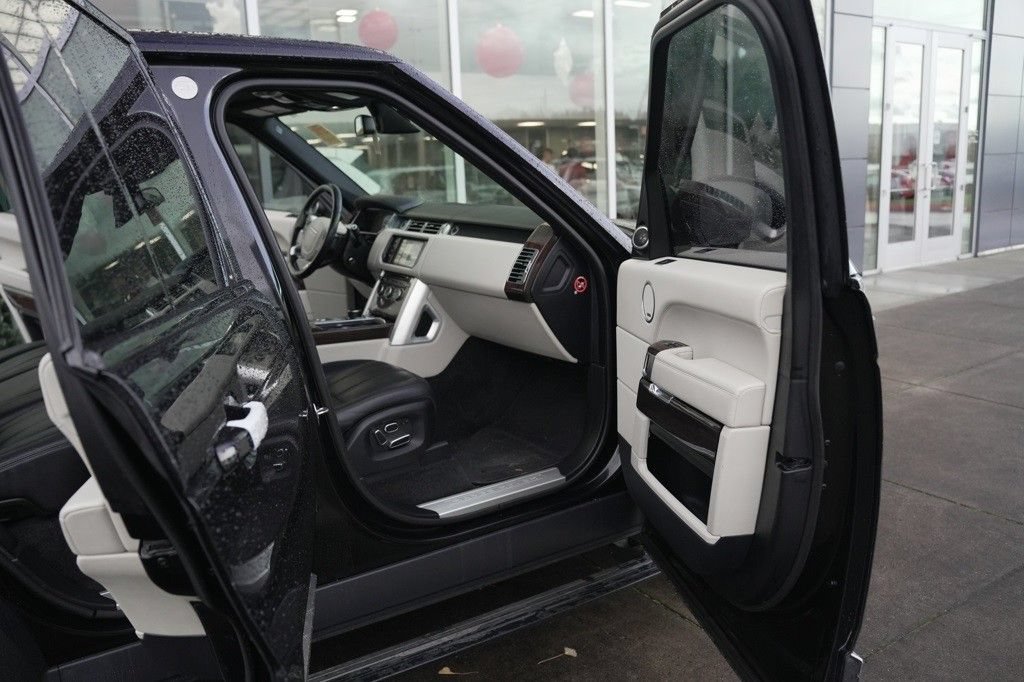 Used 2015 Land Rover Range Rover Supercharged AWD/4WD image 24