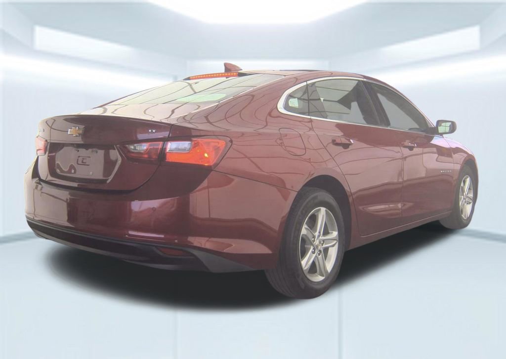 Used 2024 Chevrolet Malibu LT image 2