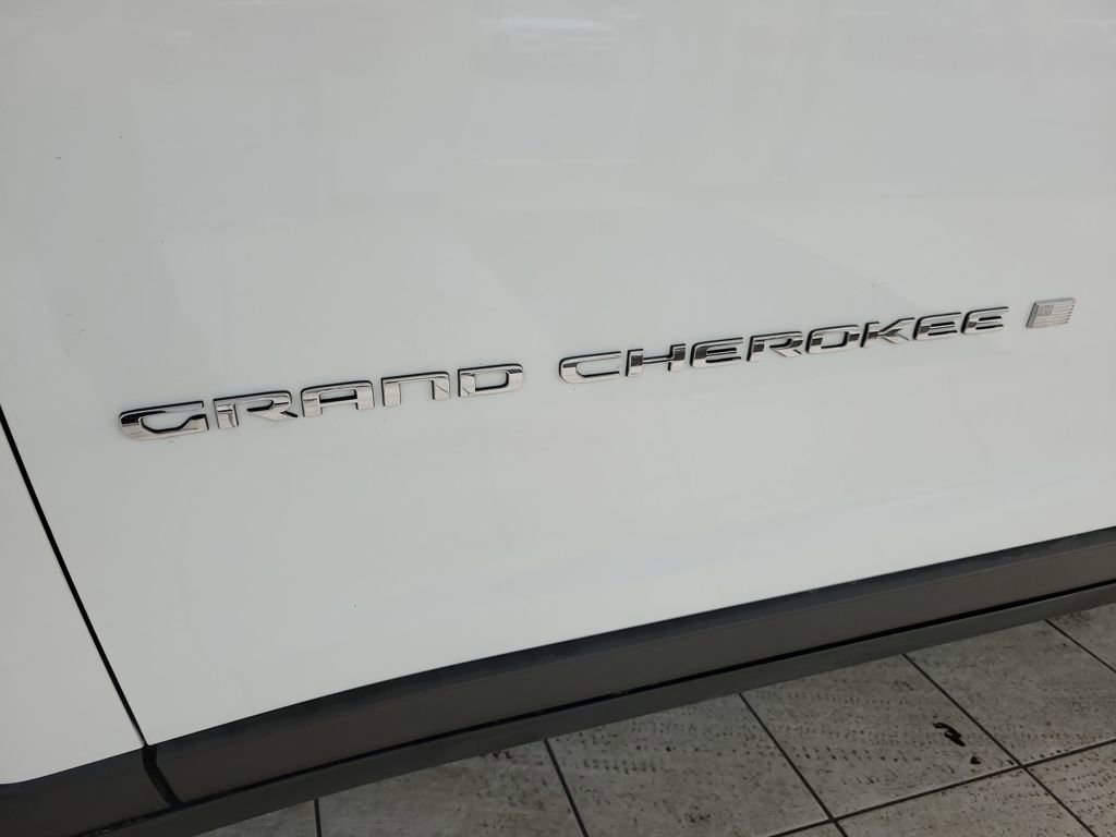Used 2024 Jeep Grand Cherokee Laredo X image 30