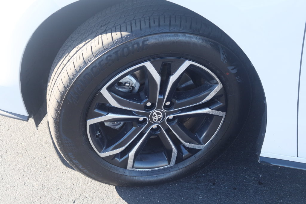 Used 2025 Toyota Sienna Platinum AWD/4WD image 37
