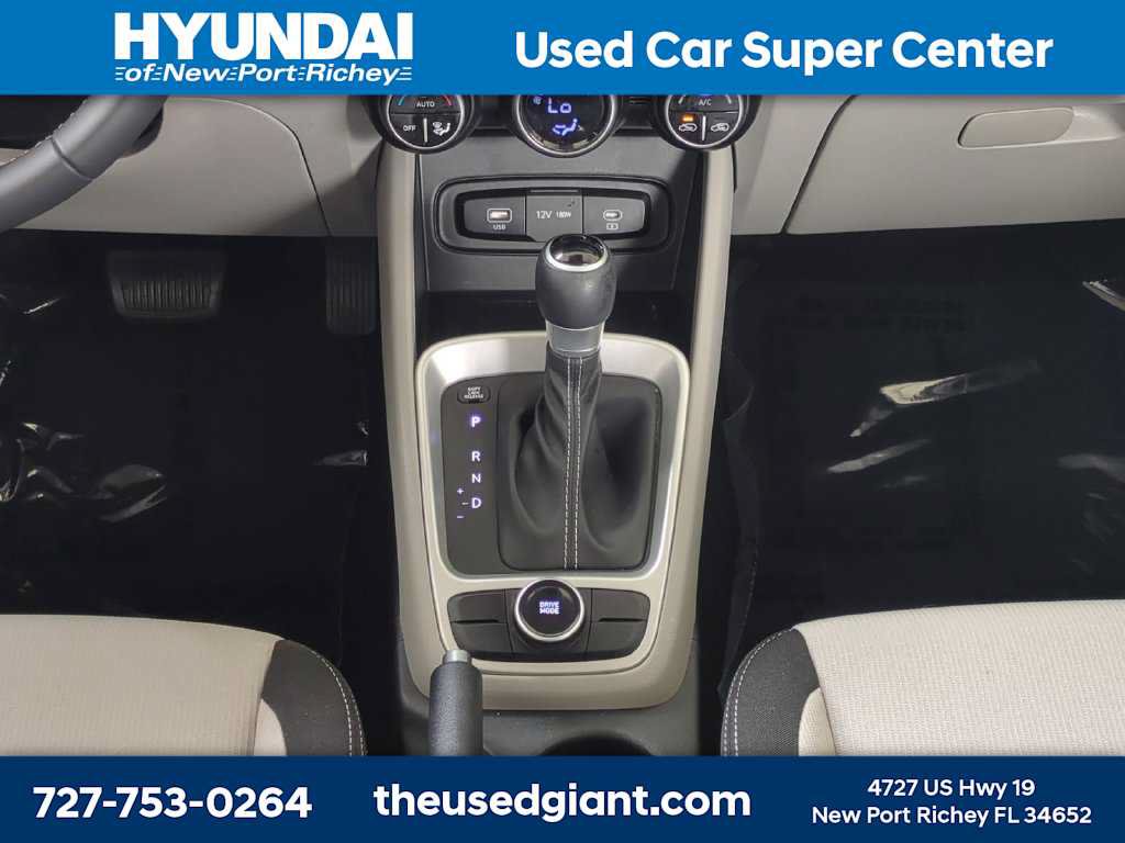 Certified 2024 Hyundai Venue SEL FWD image 20