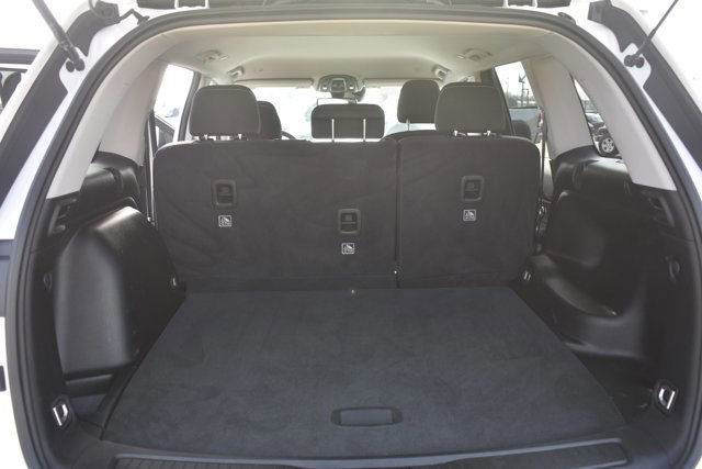 Used 2023 Jeep Grand Cherokee Laredo AWD/4WD image 19