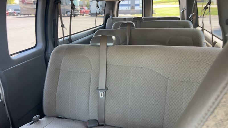 Used 2018 Chevrolet Express 3500 LT w/ LT Preferred Equipment Group RWD image 17