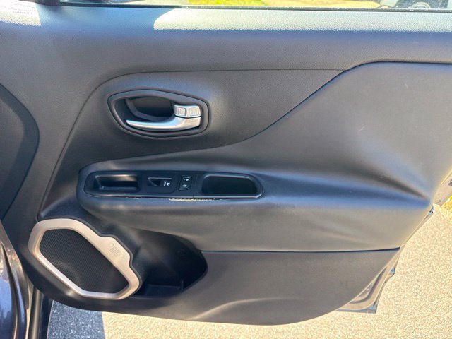 Used 2016 Jeep Renegade Limited FWD image 26