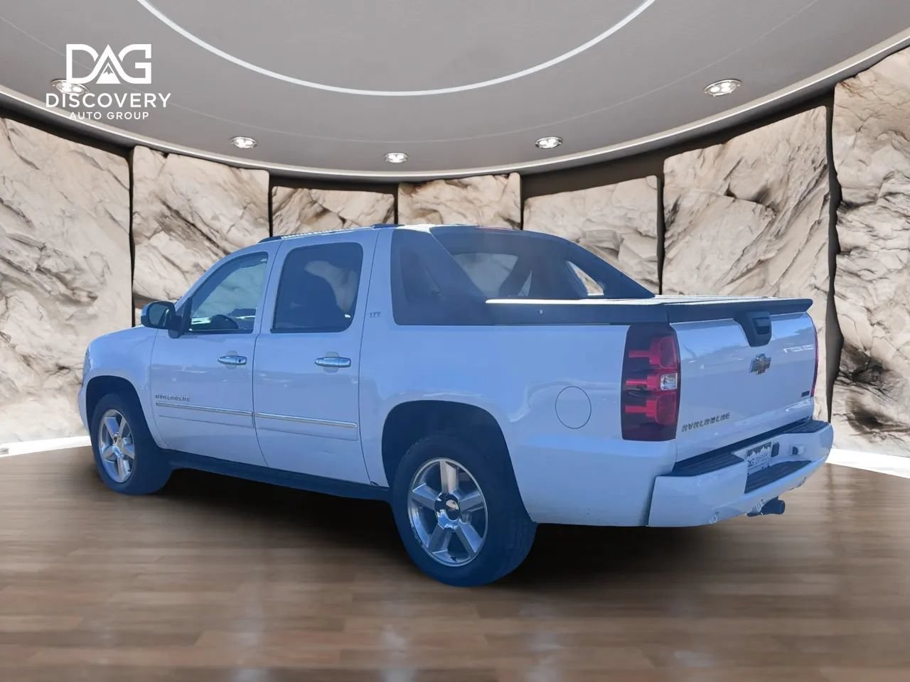 Used 2011 Chevrolet Avalanche LTZ AWD/4WD image 2