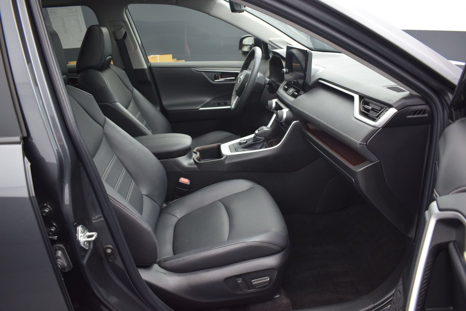 Used 2023 Toyota RAV4 Limited w/ Limited Grade Weather Package AWD/4WD image 10