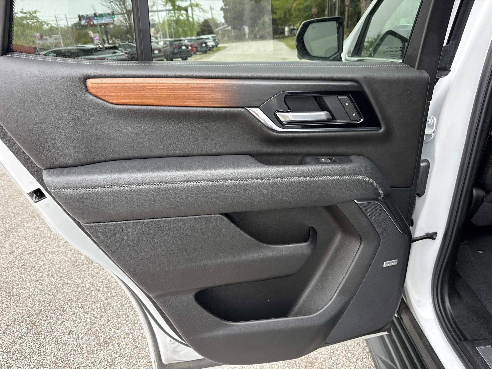 Used 2025 GMC Yukon Denali AWD/4WD image 11