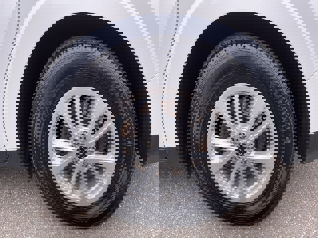 Used 2024 Kia Carnival LX image 10