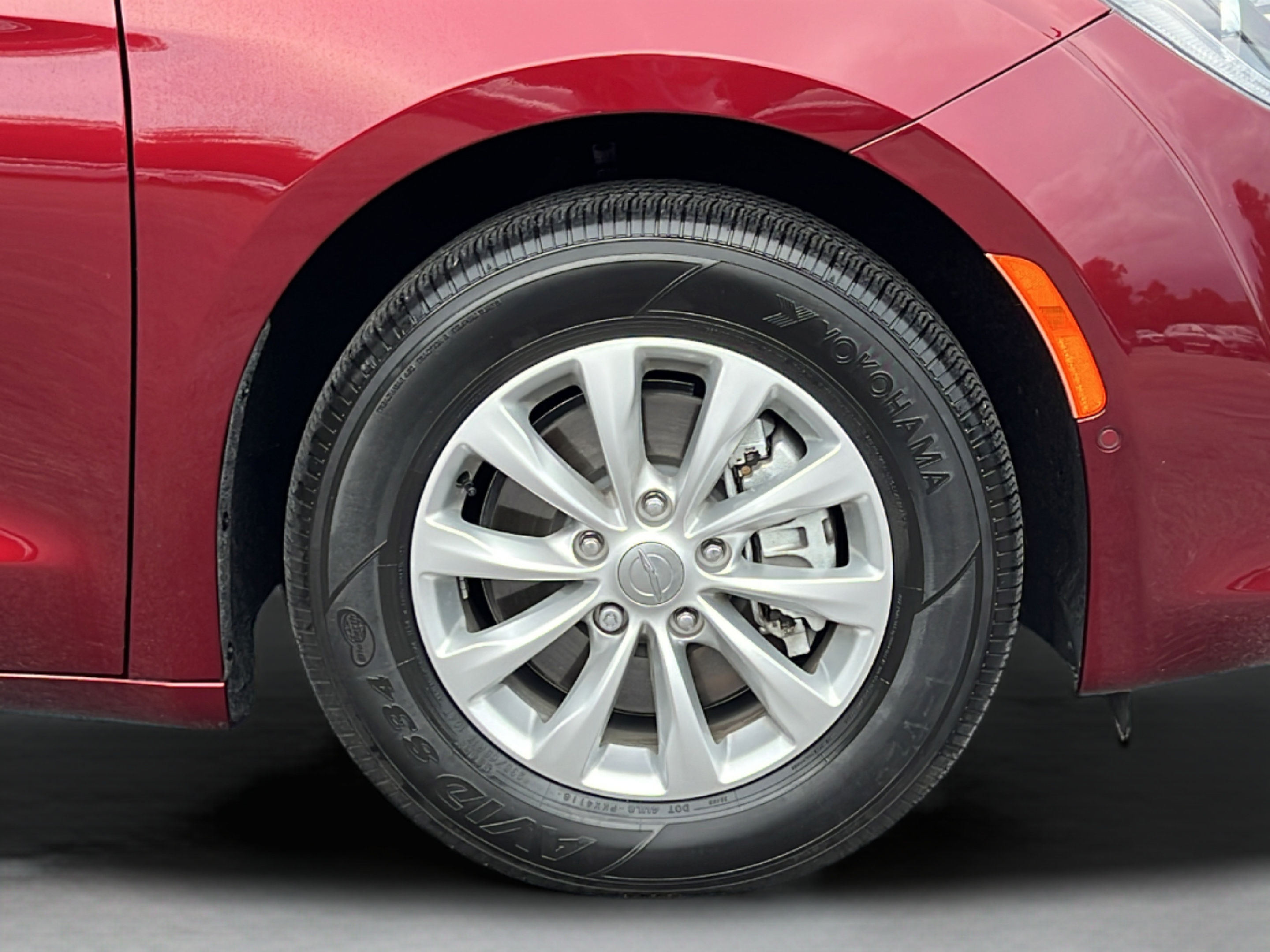 Used 2019 Chrysler Pacifica Touring Plus w/ Advanced Safetytec Group FWD image 25