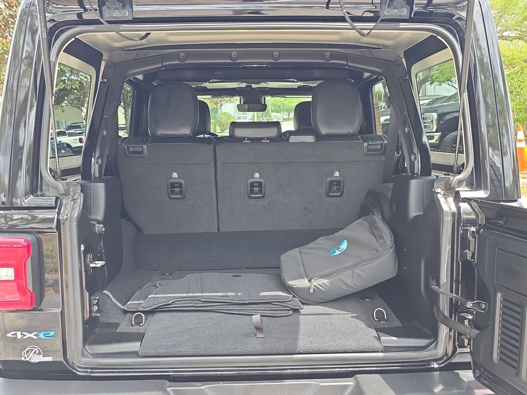 Used 2021 Jeep Wrangler Unlimited Sahara w/ Cold Weather Group image 8