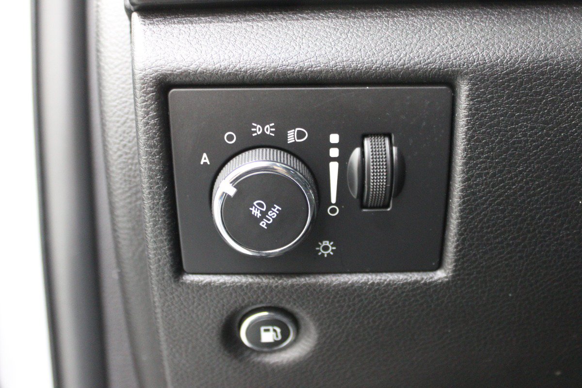 Used 2019 Jeep Grand Cherokee Altitude AWD/4WD image 18