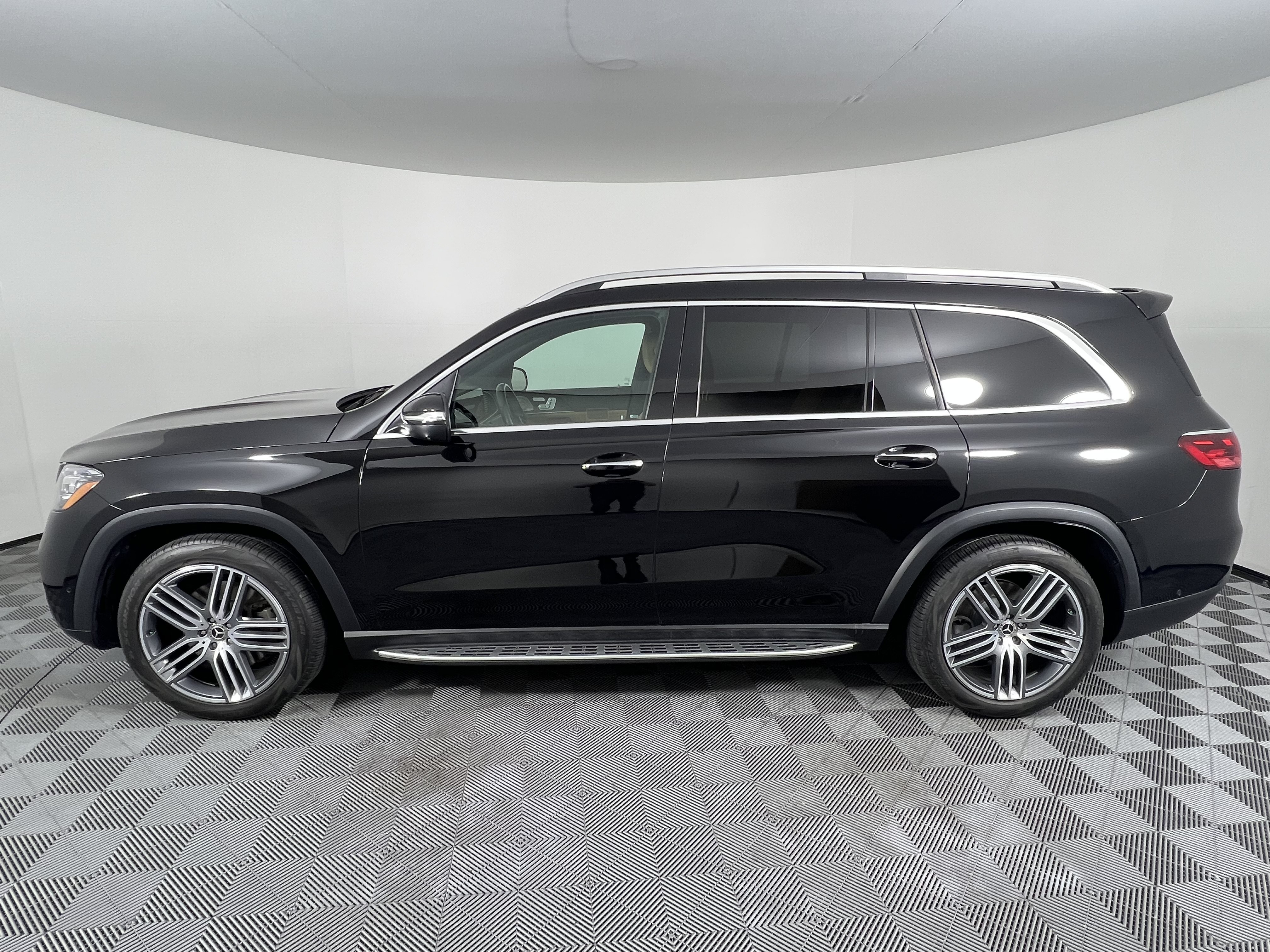 Certified 2024 Mercedes-Benz GLS 450 4MATIC image 8