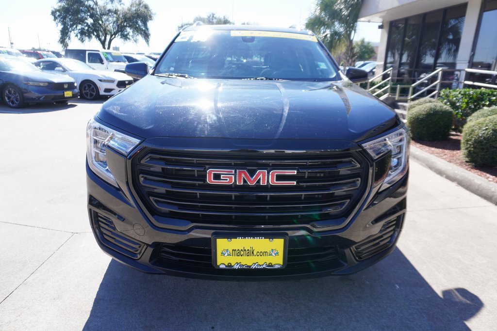 Used 2024 GMC Terrain SLE w/ Driver Convenience Package image 2