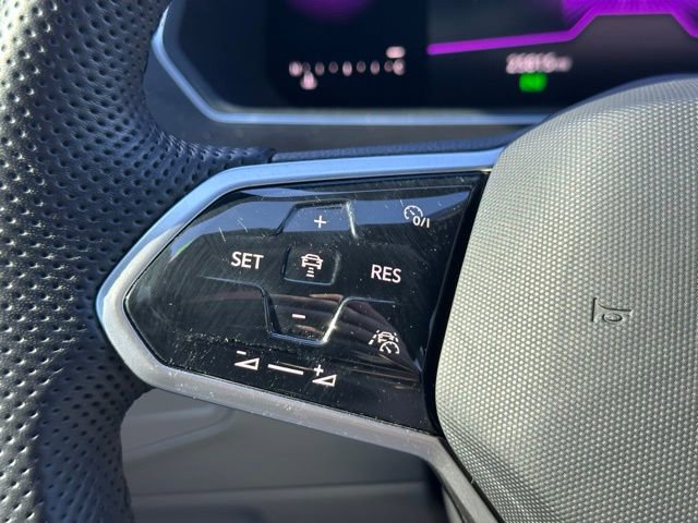 Used 2022 Volkswagen Tiguan SE R-Line image 14