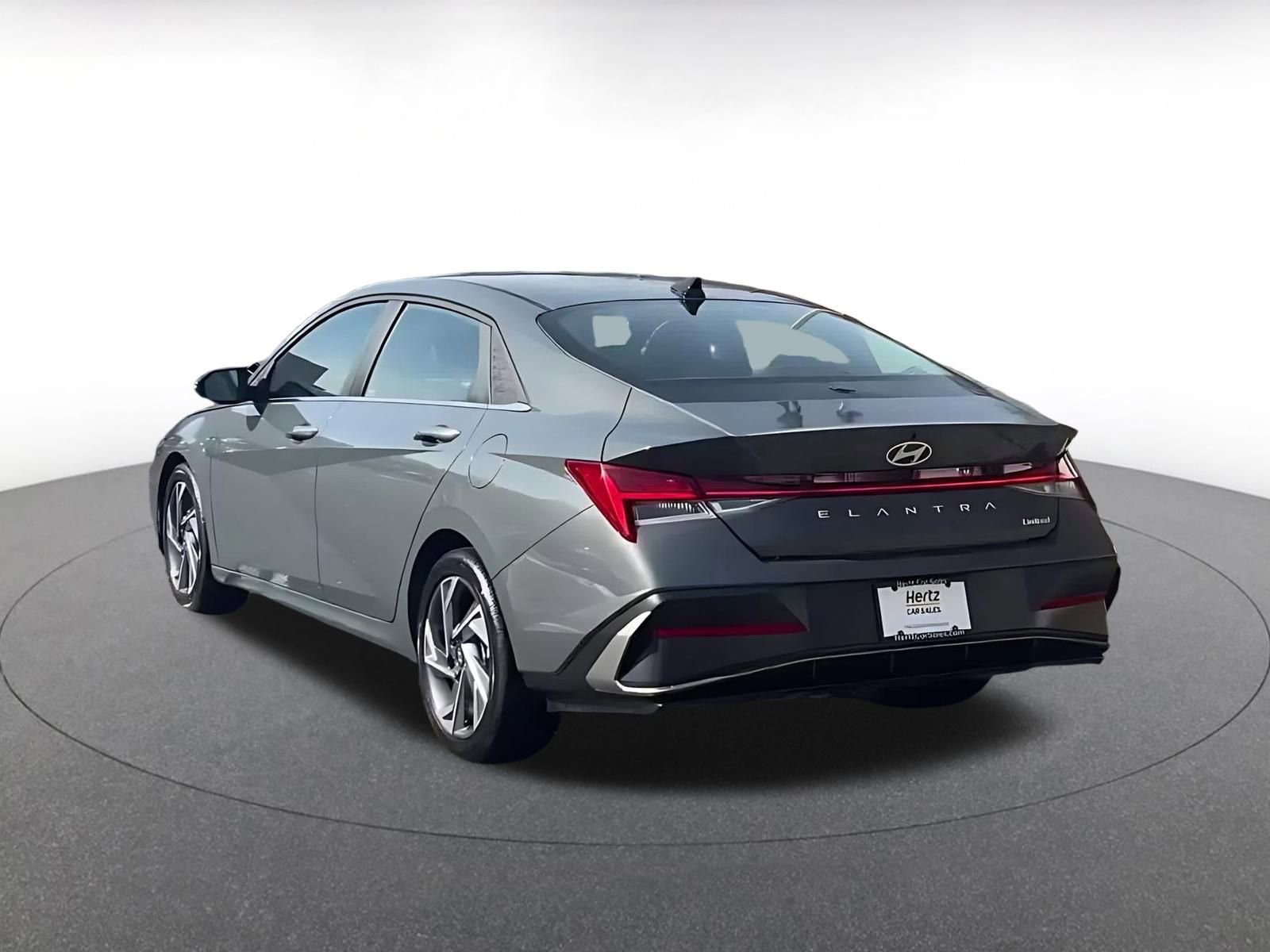 Used 2025 Hyundai Elantra Limited image 11