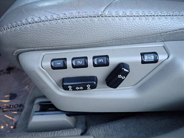 Used 2005 Volvo XC70 AWD/4WD image 10