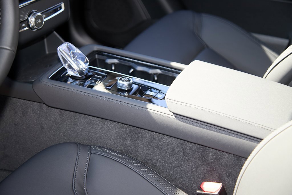 New 2026 Volvo XC90 B6 Plus w/ Protection Package Premier image 16