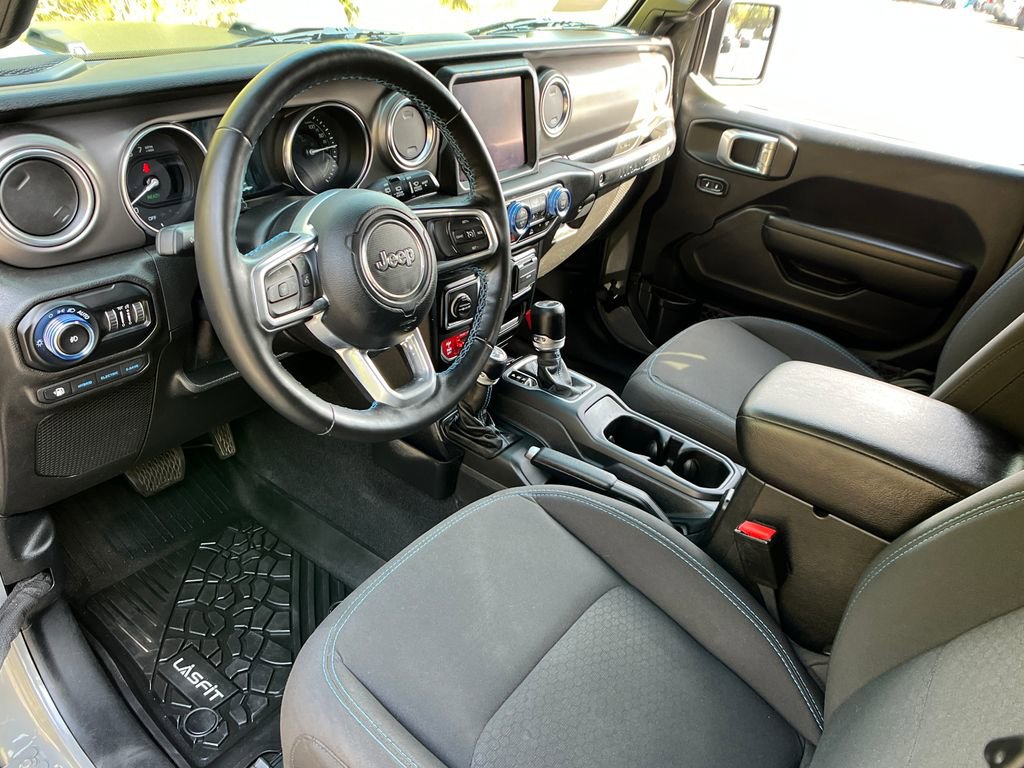 Used 2021 Jeep Wrangler Unlimited Rubicon 4xe w/ Cold Weather Group AWD/4WD image 10