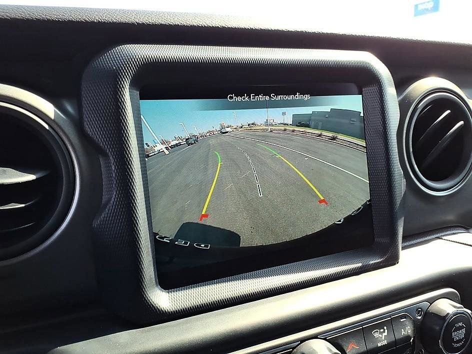 Used 2023 Jeep Wrangler Unlimited w/ Cold Weather Group image 31