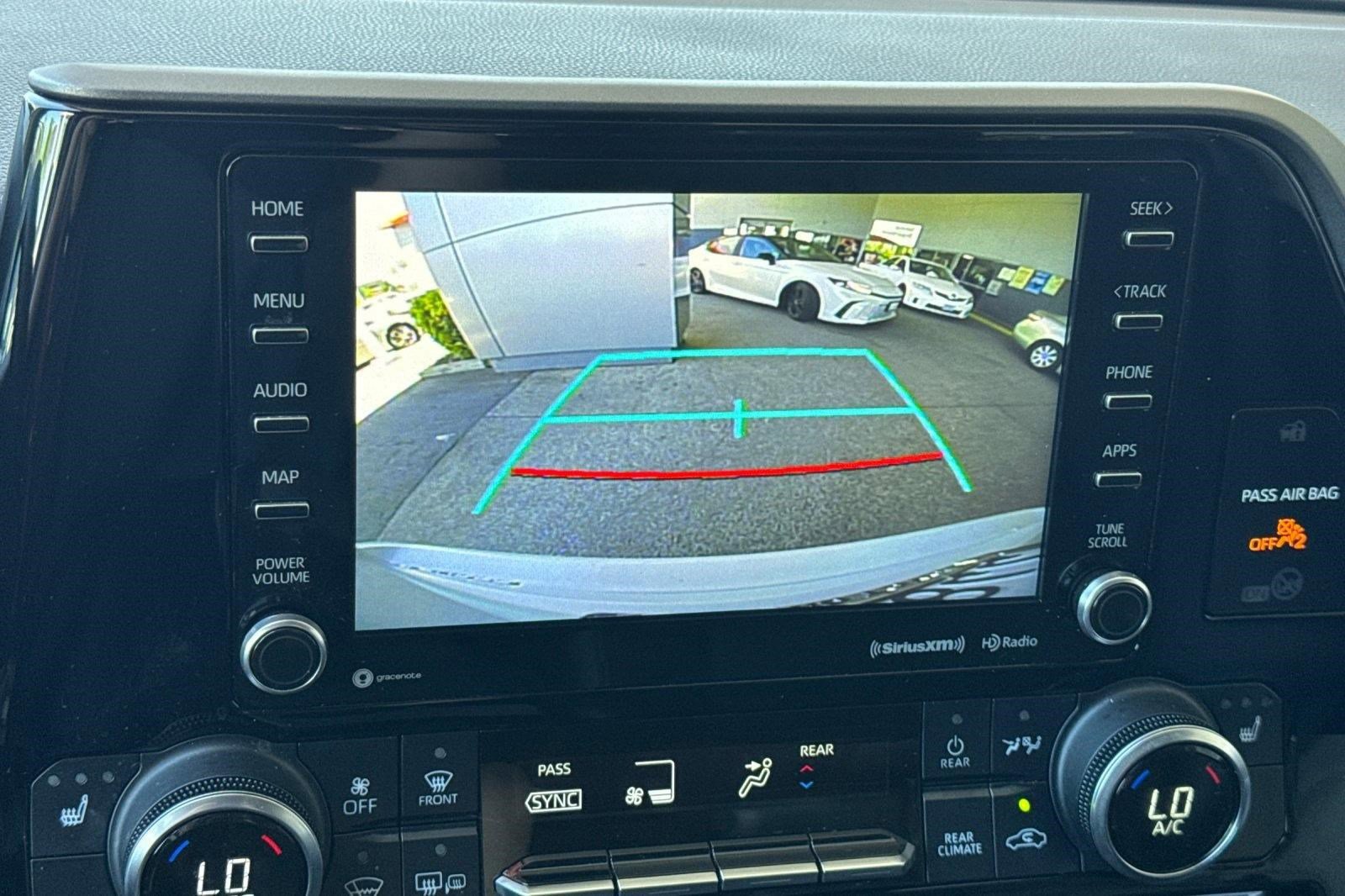 Used 2022 Toyota Highlander XLE image 18