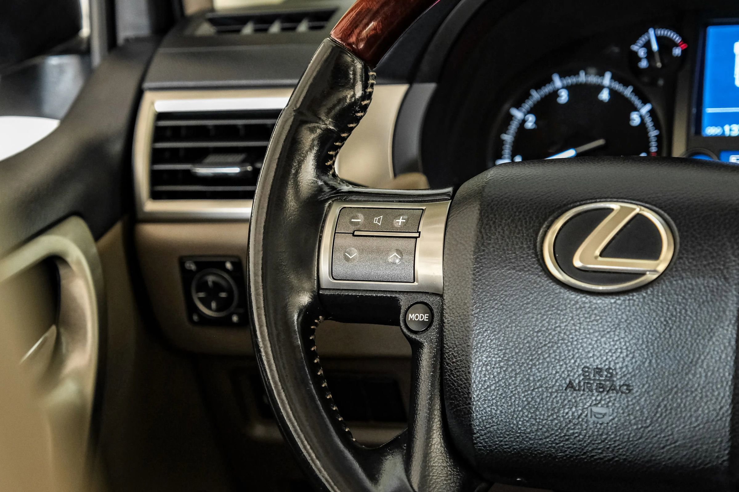 Used 2017 Lexus GX 460 image 16