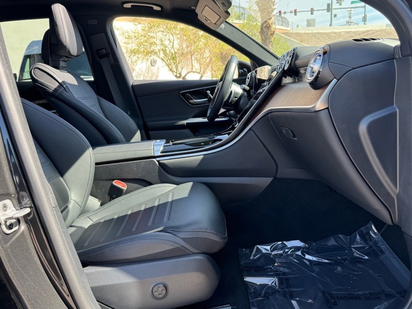 Certified 2025 Mercedes-Benz GLC 300 4MATIC image 24