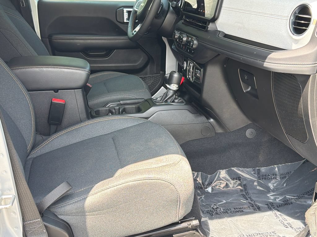 Used 2024 Jeep Wrangler Unlimited Sahara AWD/4WD image 10