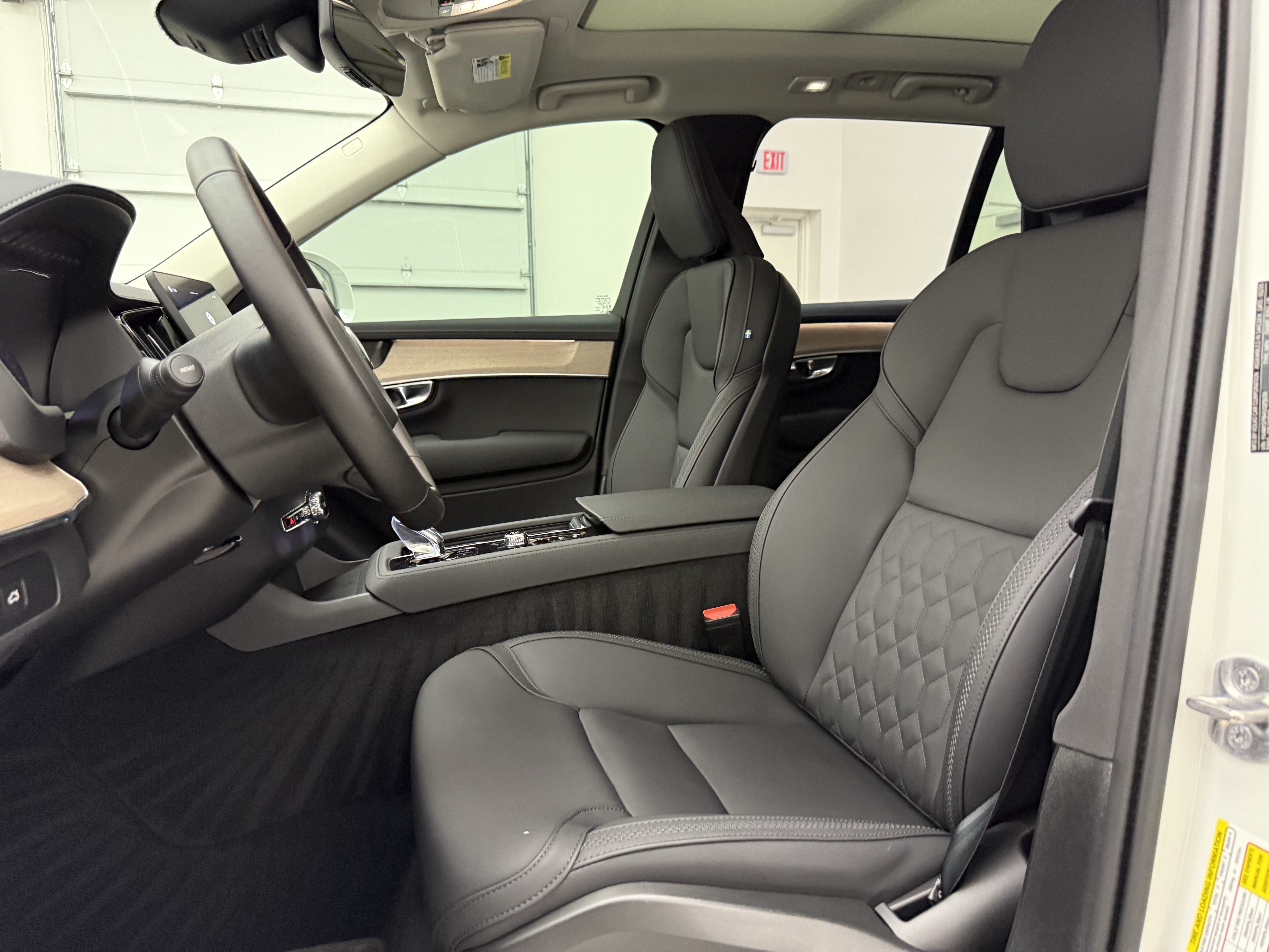 Certified 2025 Volvo XC90 B5 Plus w/ Protection Package Premier AWD/4WD image 13