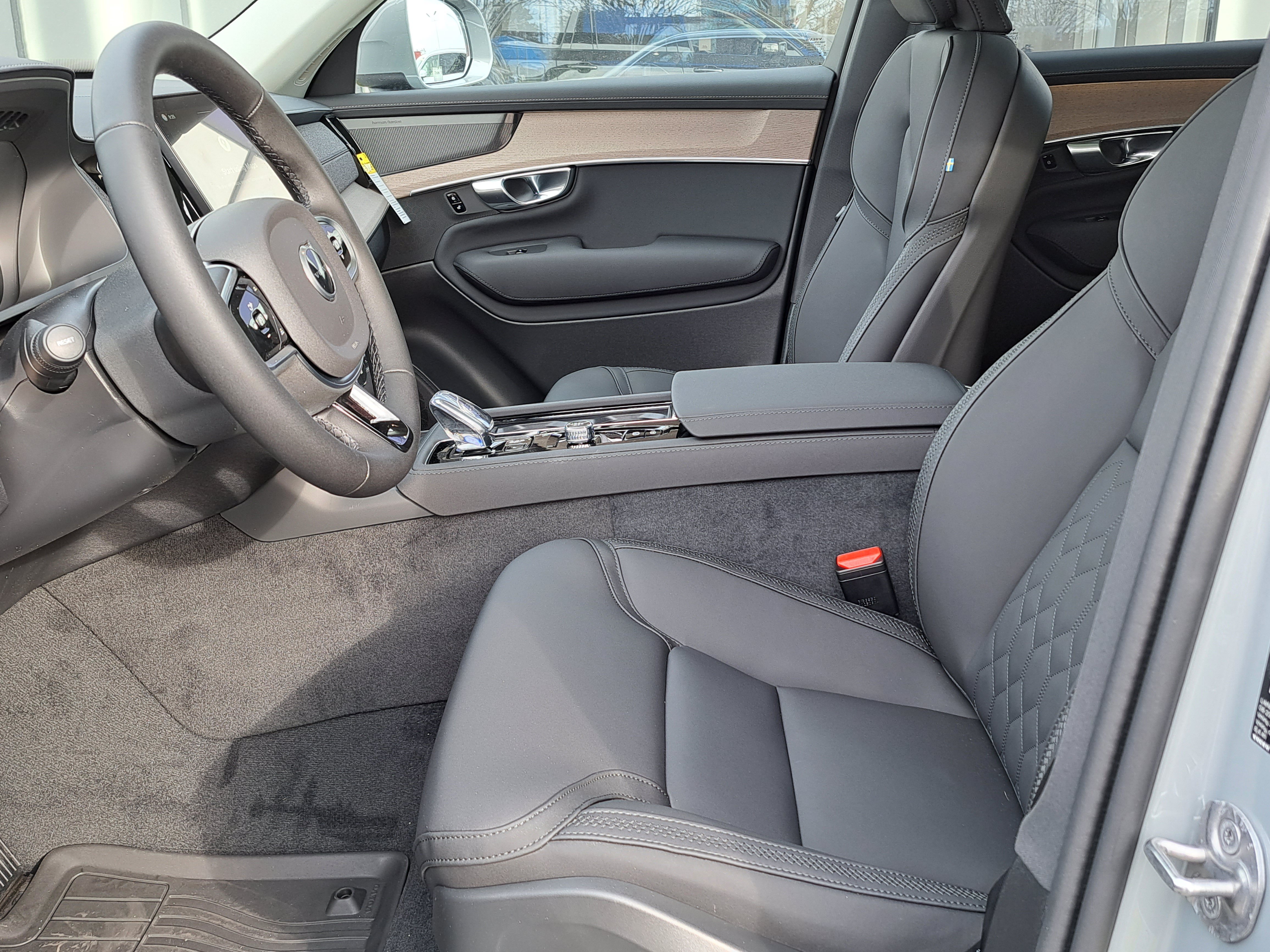 New 2026 Volvo XC90 B6 Plus w/ Protection Package Premier AWD/4WD image 6