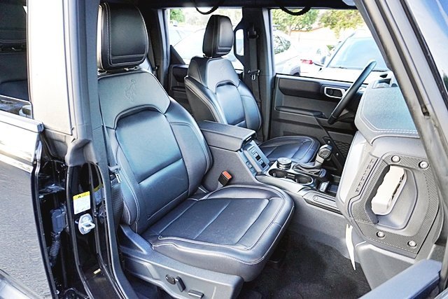 Used 2025 Ford Bronco Outer Banks image 12