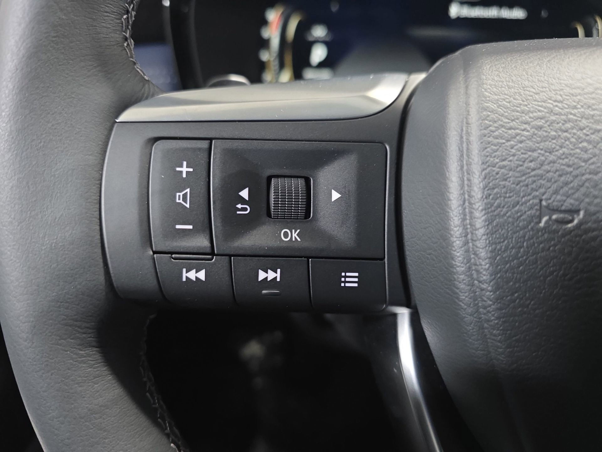 New 2026 INFINITI QX60 Sport w/ Dark Cargo Package image 17