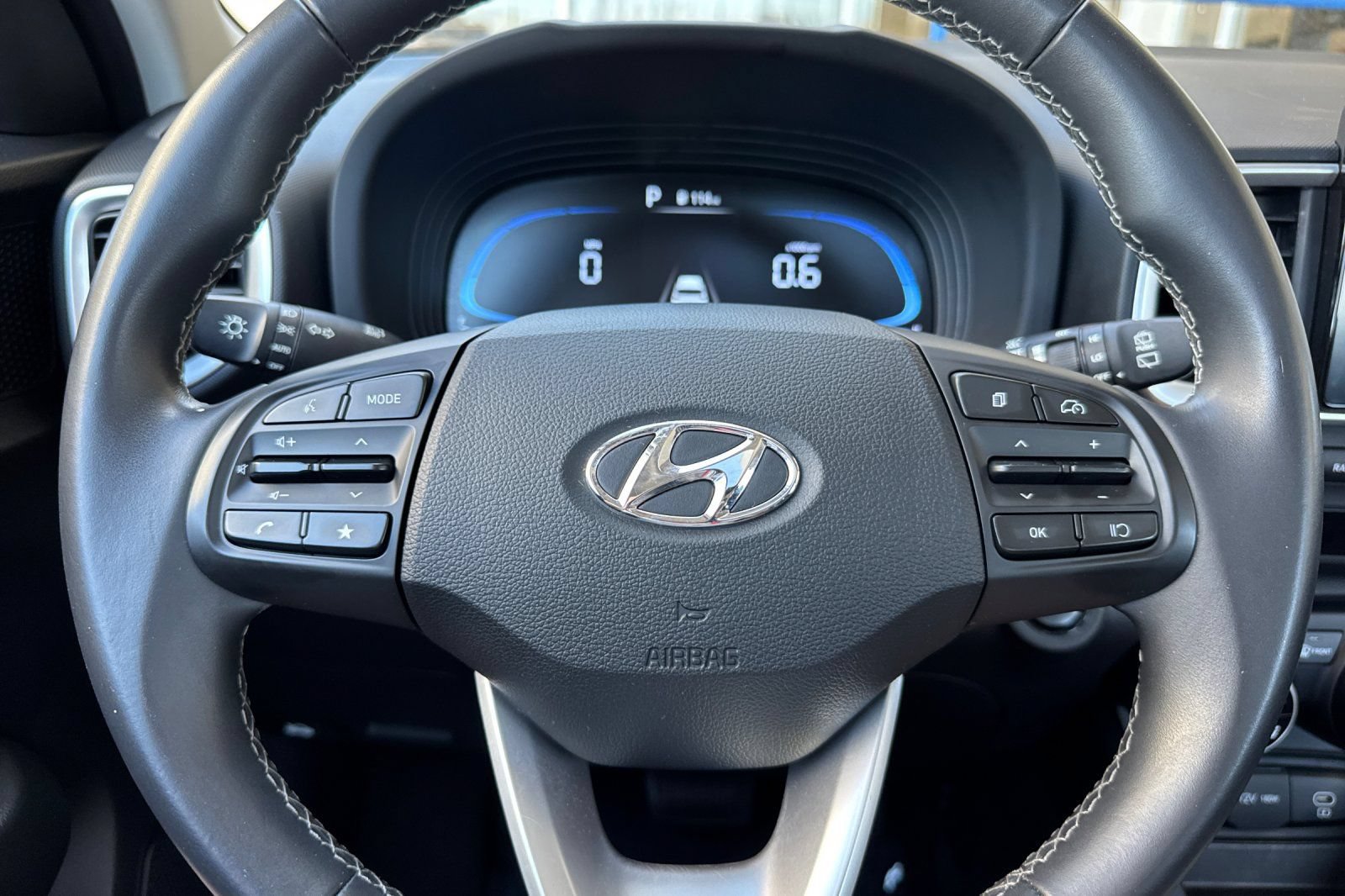 Used 2025 Hyundai Venue SEL FWD image 24