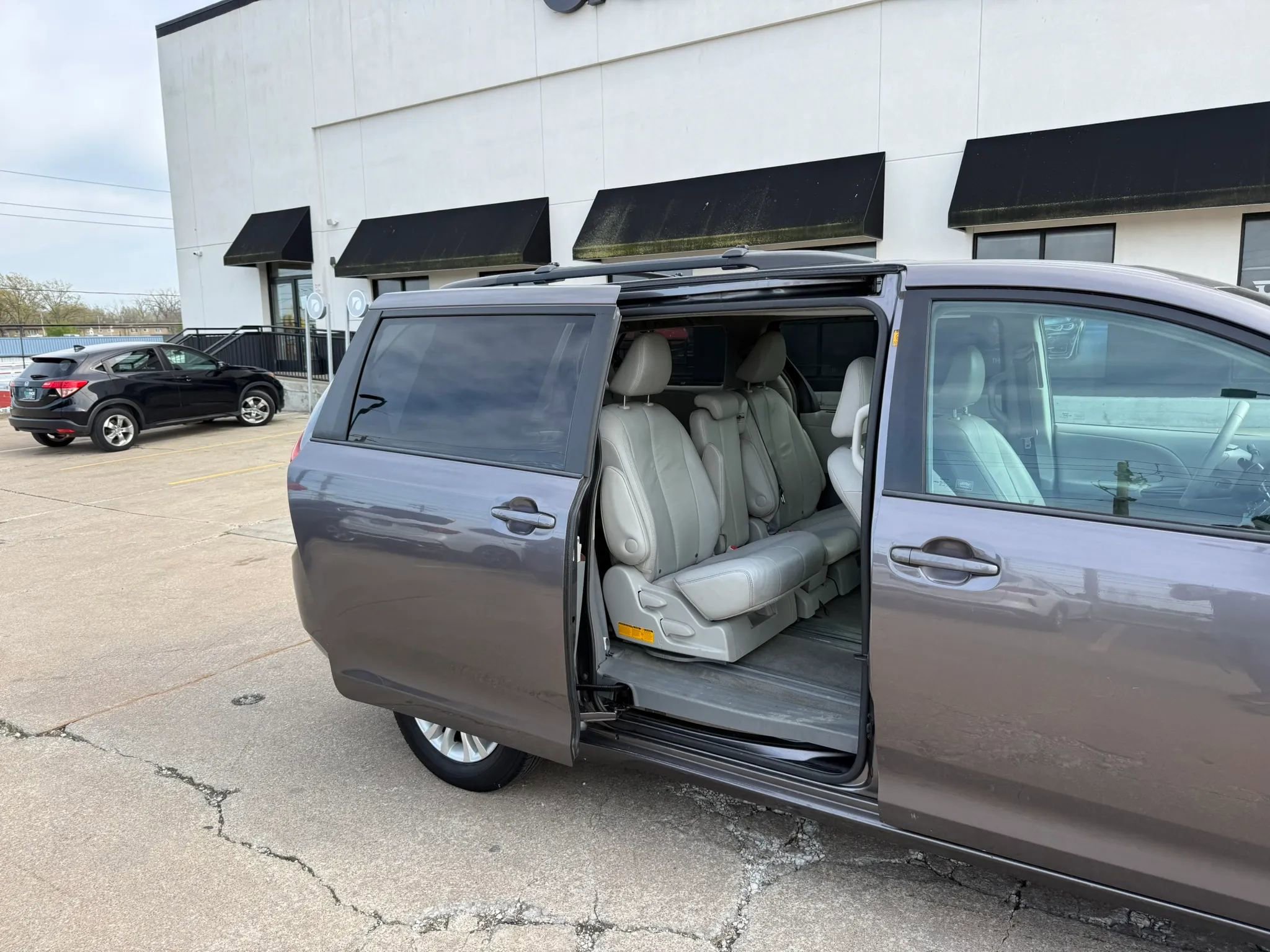 Used 2012 Toyota Sienna XLE FWD image 23