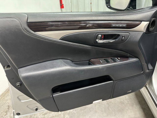Used 2015 Lexus LS 460 L image 30