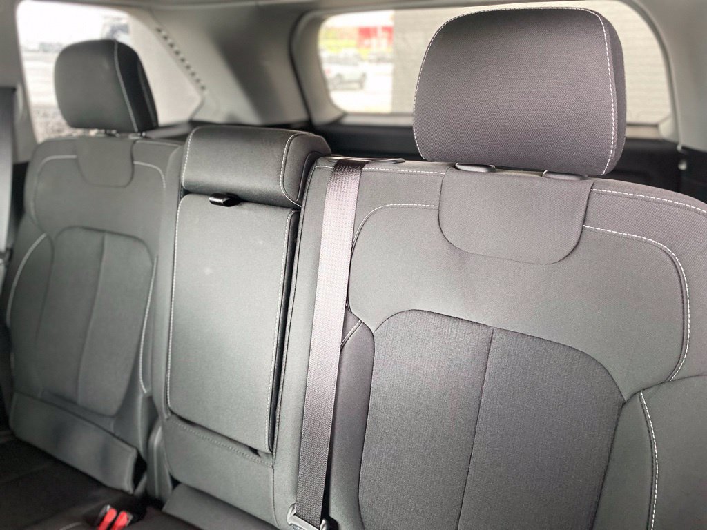 Used 2023 Jeep Grand Cherokee Laredo RWD image 29