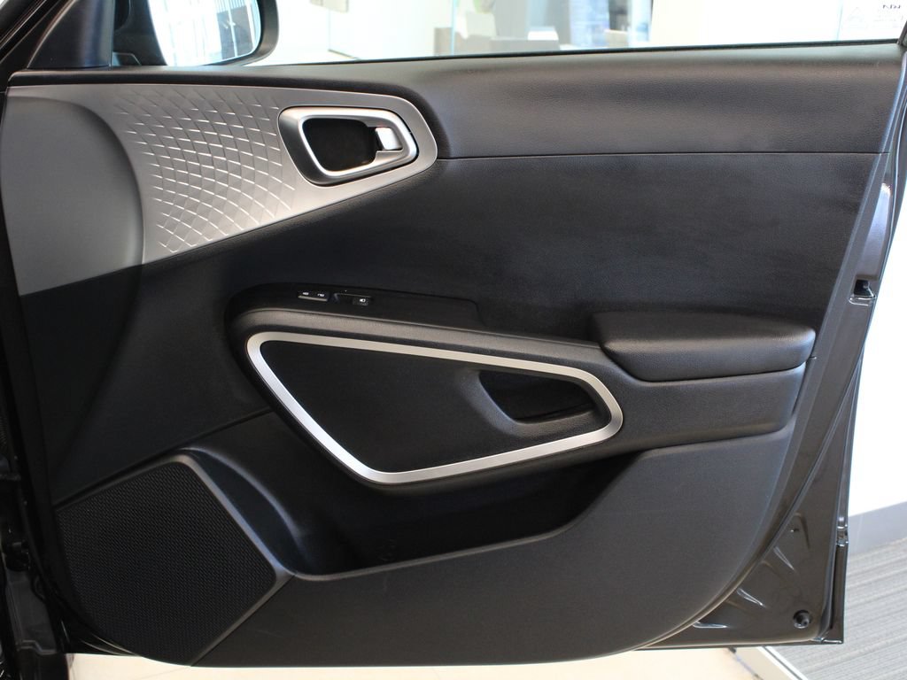 Used 2023 Kia Soul LX FWD image 13