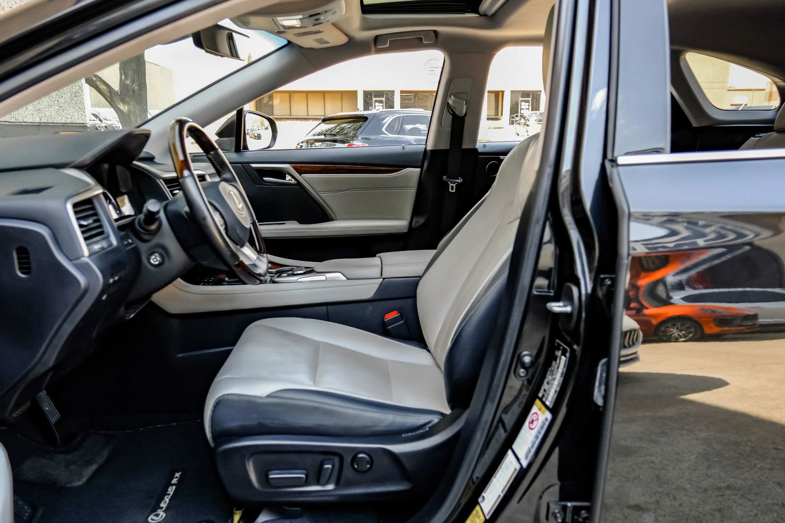 Used 2019 Lexus RX 350L FWD image 3