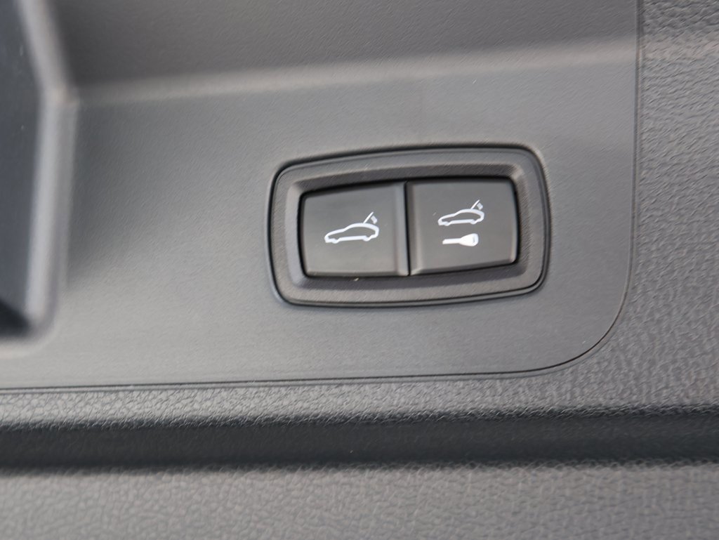 Used 2018 Porsche Panamera 4S image 17