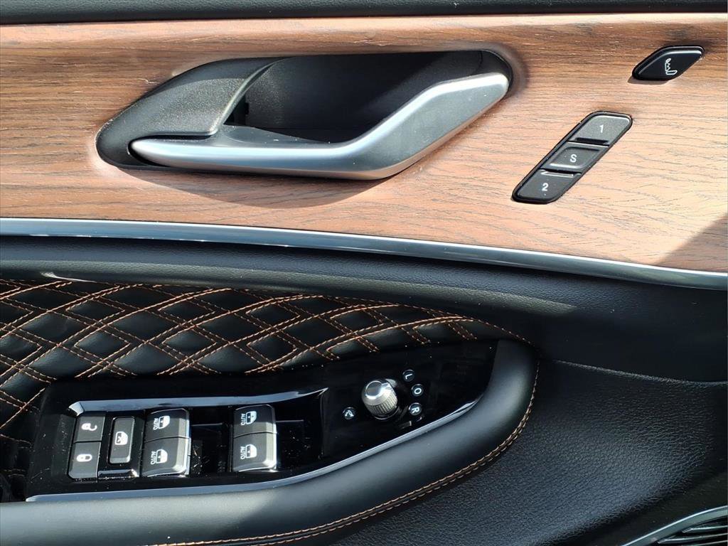 Used 2023 Jeep Grand Cherokee Summit w/ Advanced Protech Group IV image 20