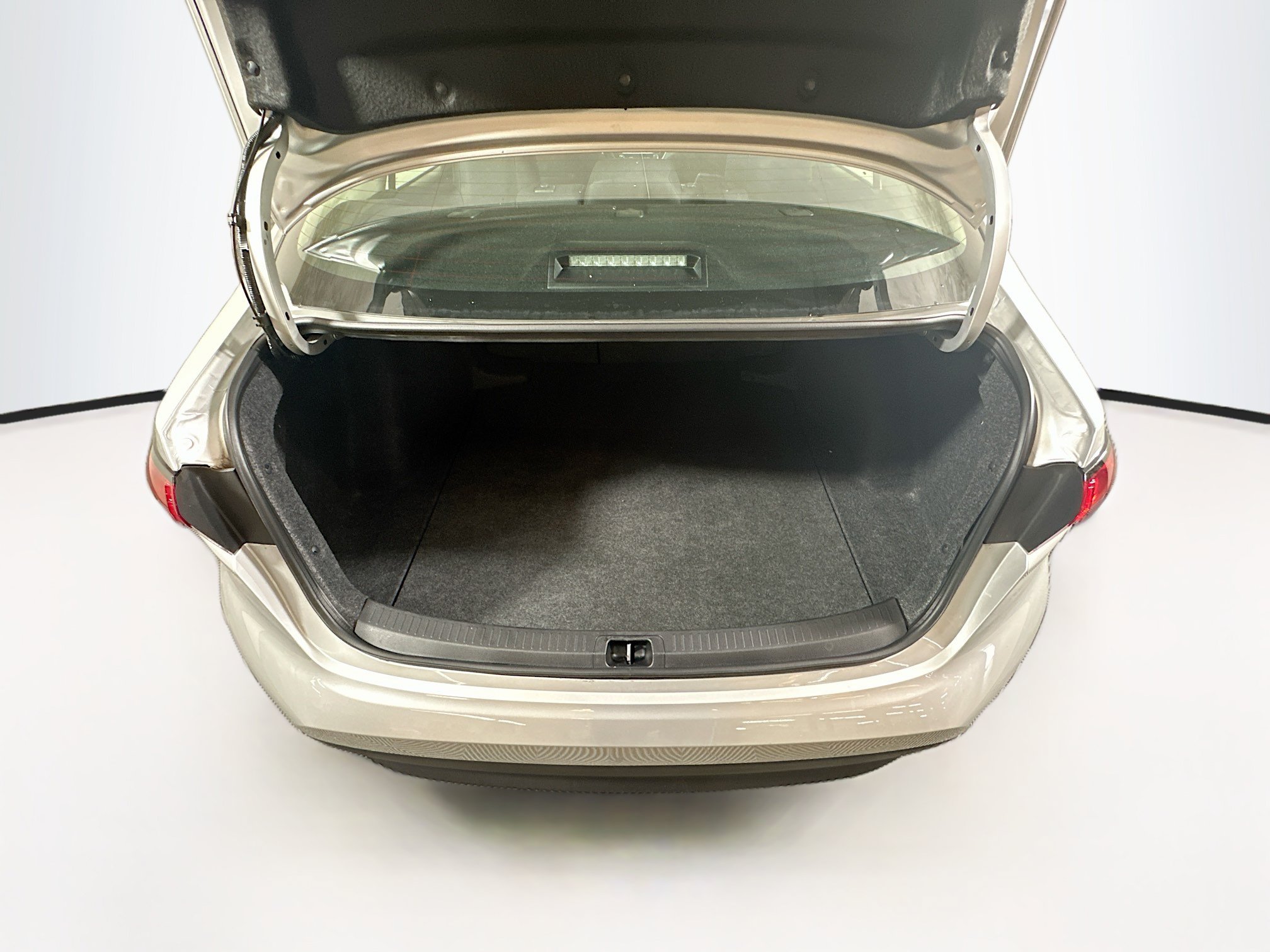 Used 2026 Toyota Corolla LE FWD image 30