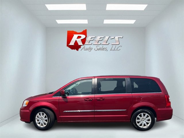 Used 2014 Chrysler Town & Country Touring FWD image 12