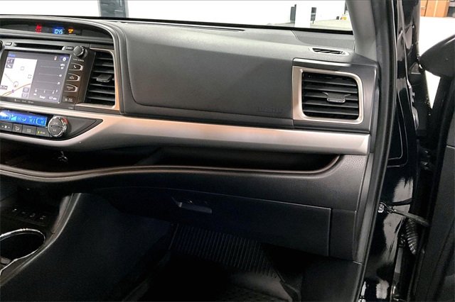 Used 2019 Toyota Highlander XLE image 26